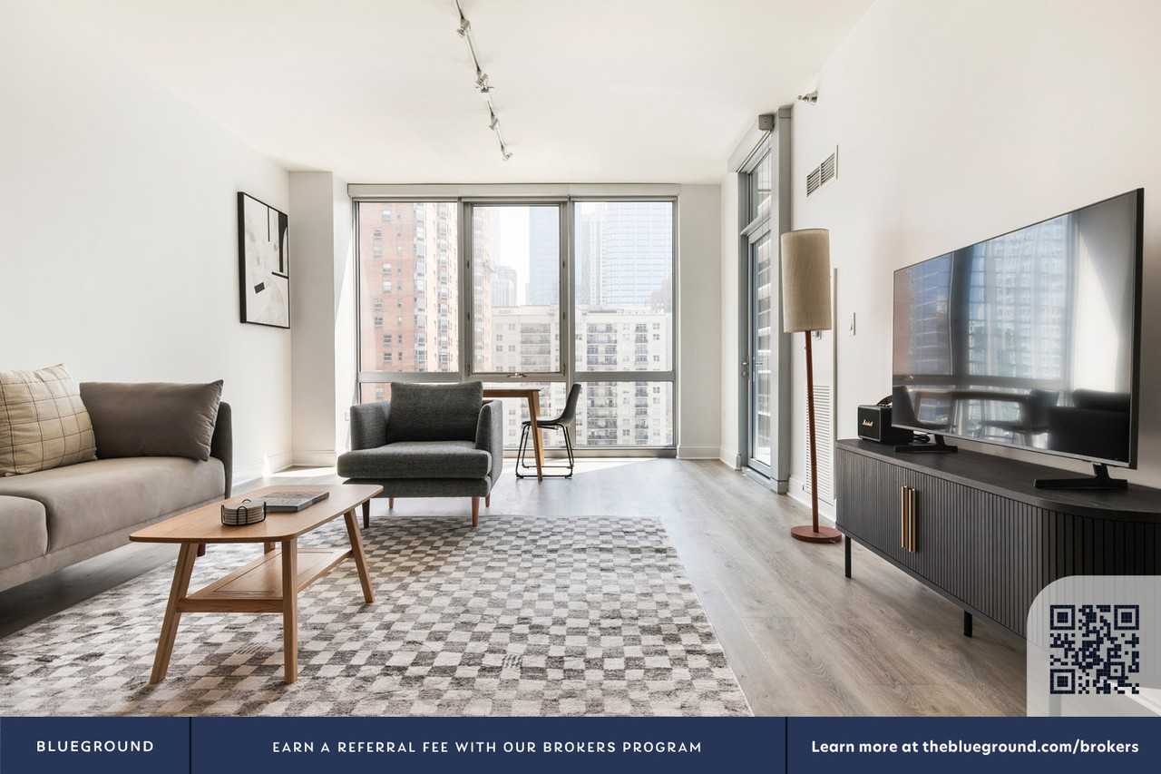 2 W Delaware Pl #1285 - Photo 5 of 20