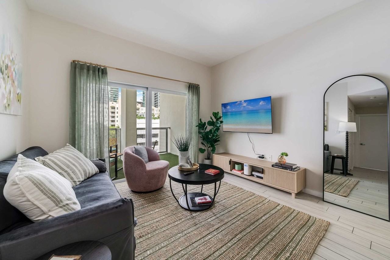 481 Northeast 29th Street - Photo 2 of 37