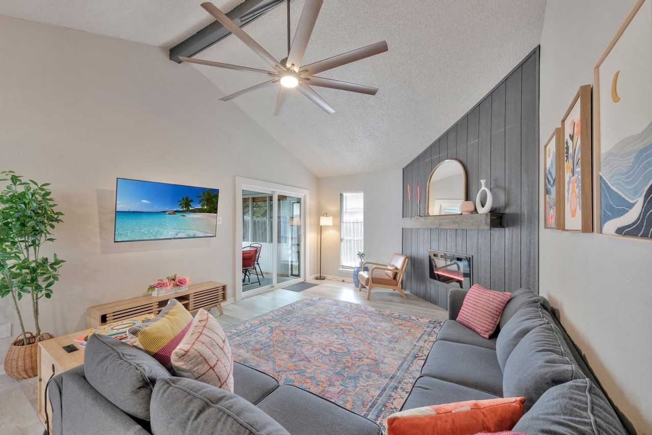 11906 Blueridge Mnt Dr #1268419P - Photo 3 of 35