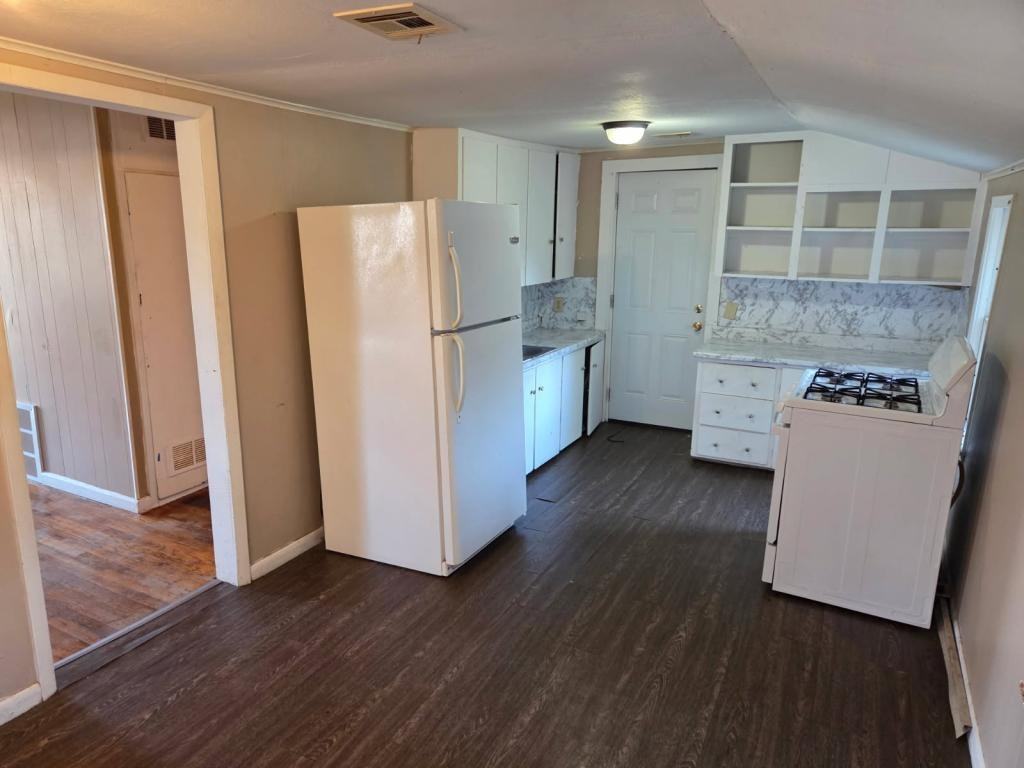 1224 Delaware Street - Photo 3 of 6
