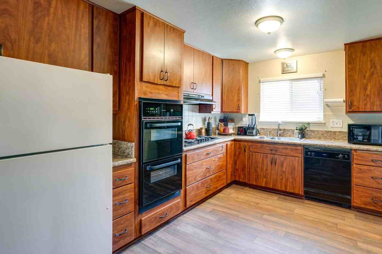 542 Sheridan St #1304930P - Photo 3 of 30