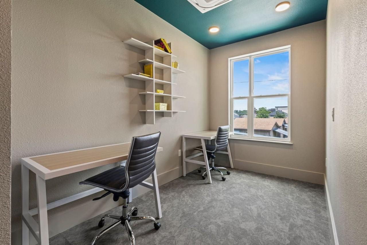 596 W 9th St #1335767P - Photo 6 of 34