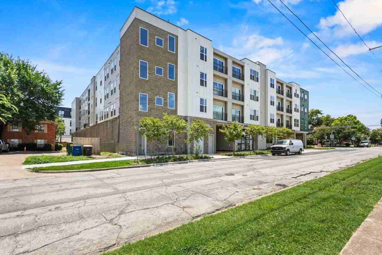 596 W 9th St #1335767P - Photo 7 of 34