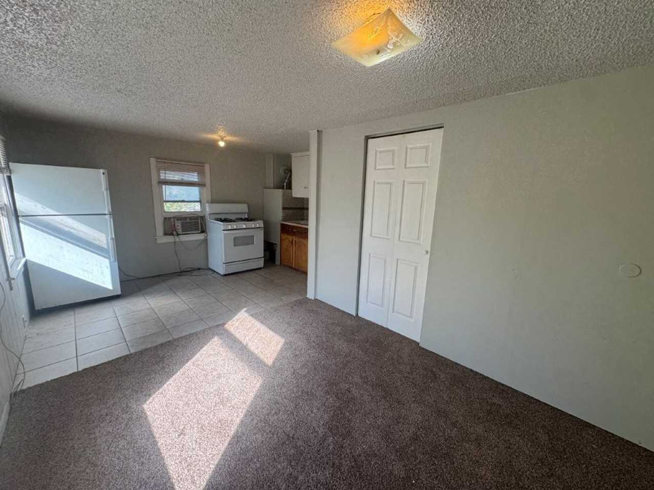 124 Southeast 38th Street #C - Photo 4 of 9