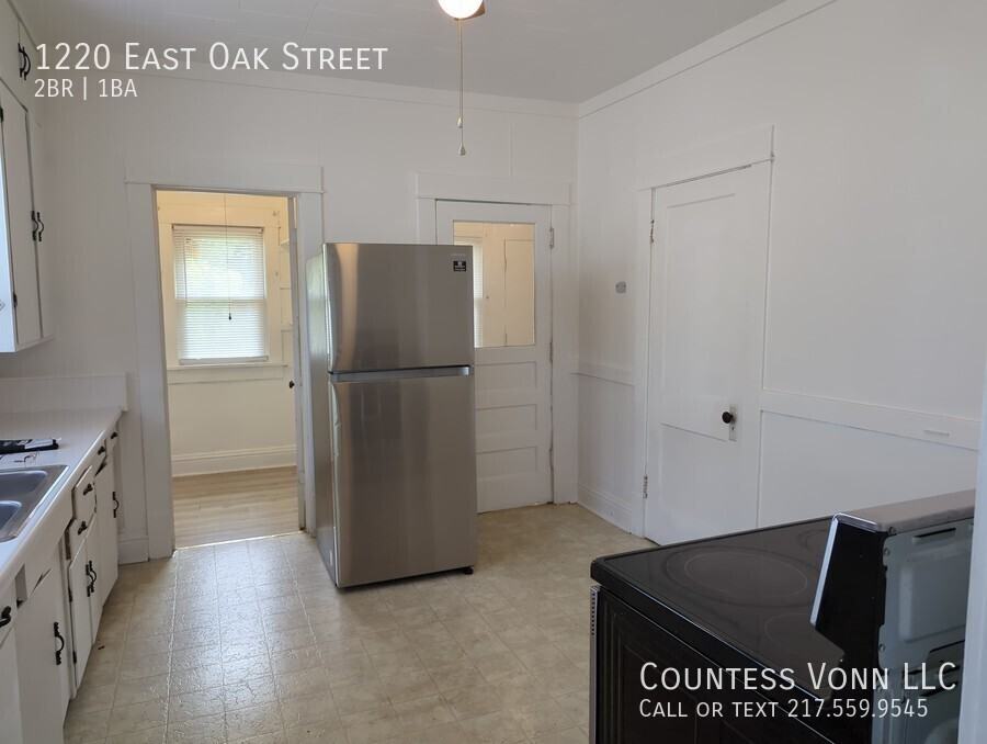 1220 E Oak St - Photo 6 of 15