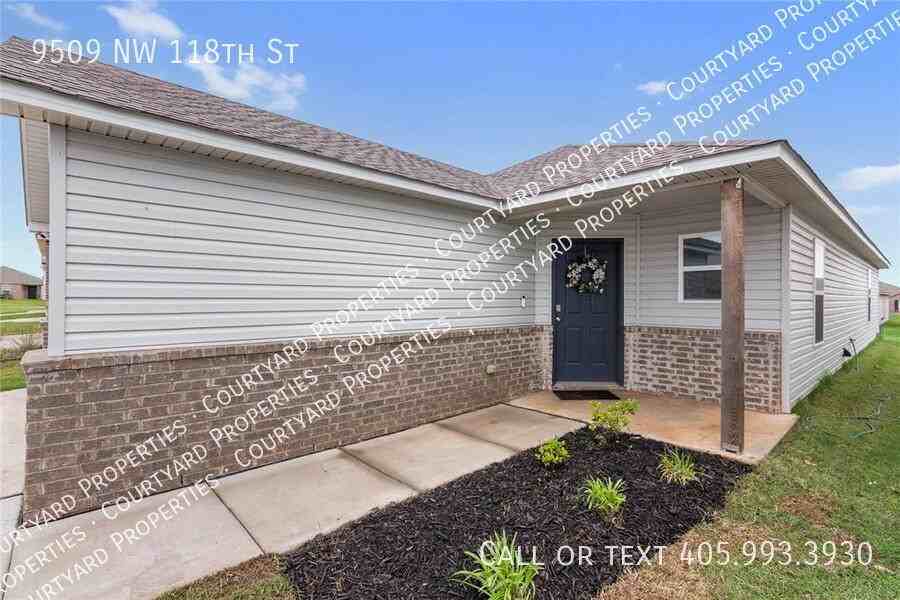 9509 Nw 118th St - Photo 4 of 34