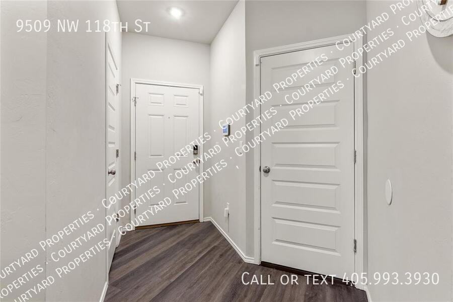 9509 Nw 118th St - Photo 5 of 34