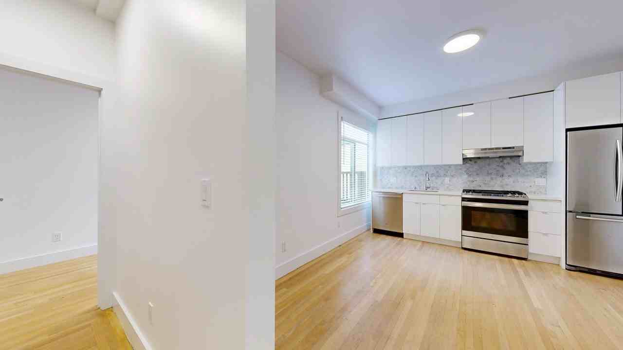 2942 Franklin St #9 - Photo 5 of 20