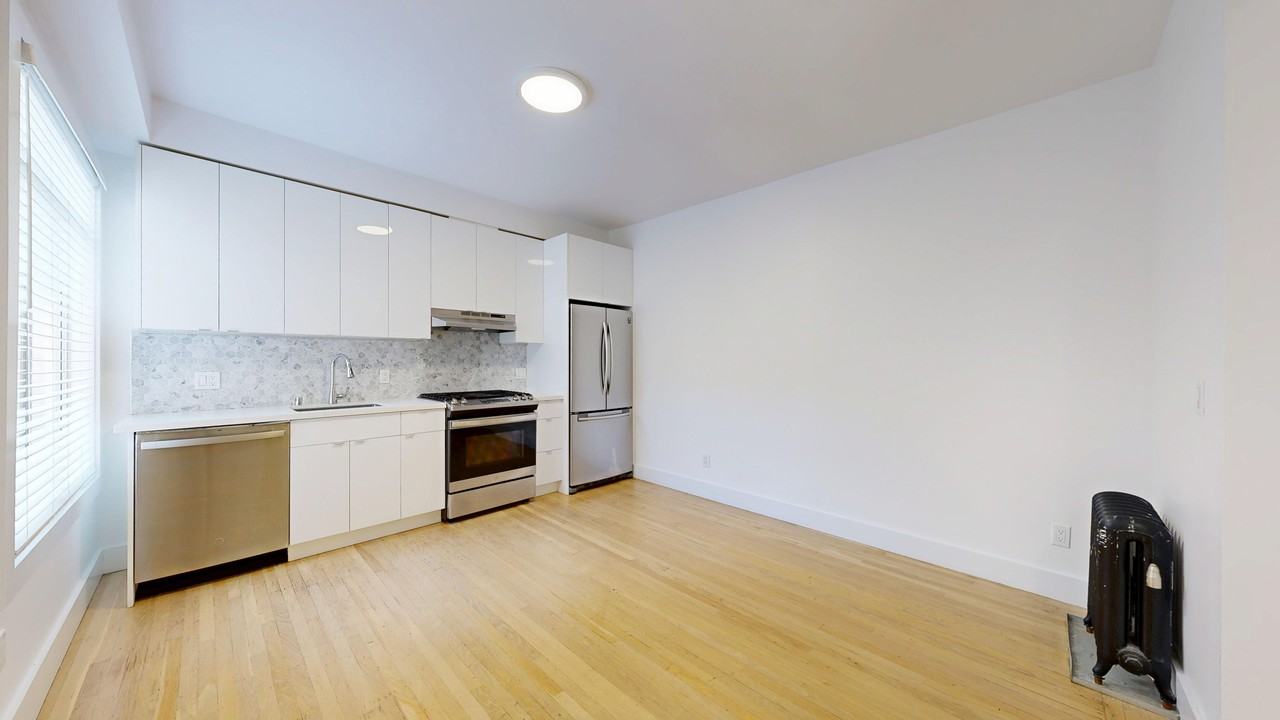 2942 Franklin St #9 - Photo 2 of 20