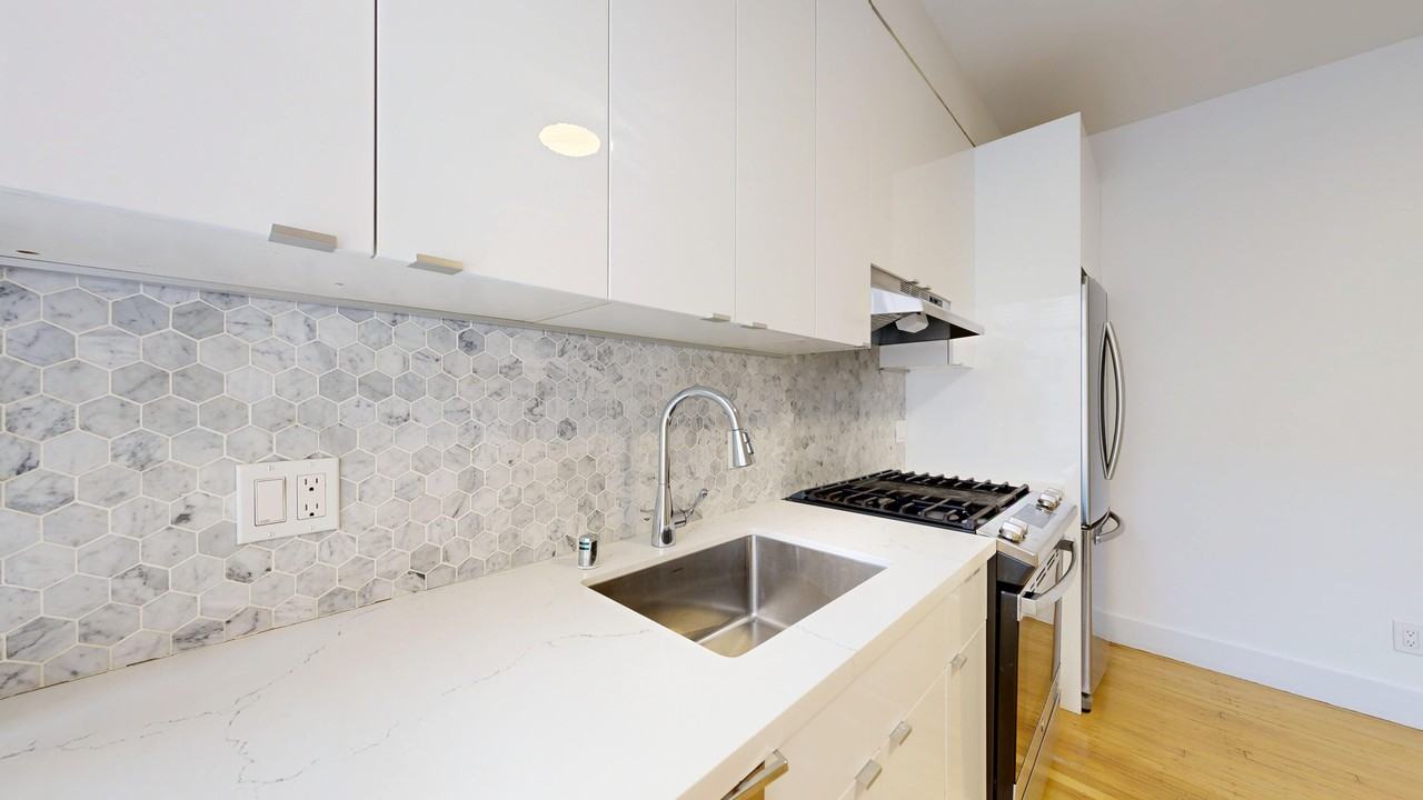 2942 Franklin St #9 - Photo 6 of 20