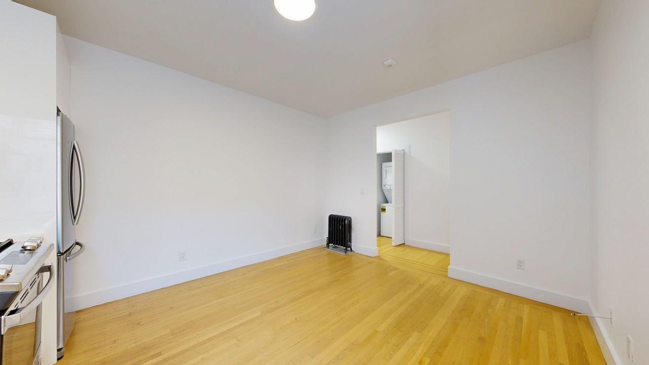 2942 Franklin St #9 - Photo 7 of 20