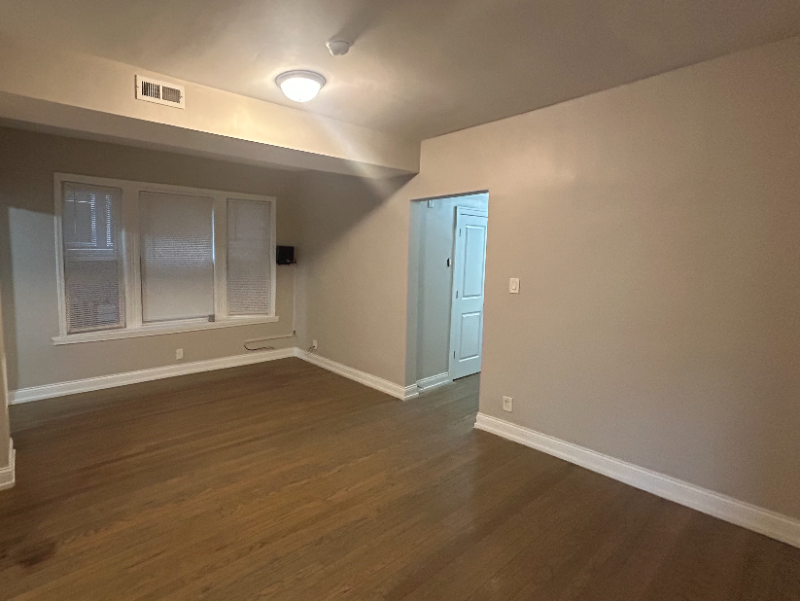 5311 S Ellis Ave #1 - Photo 4 of 7