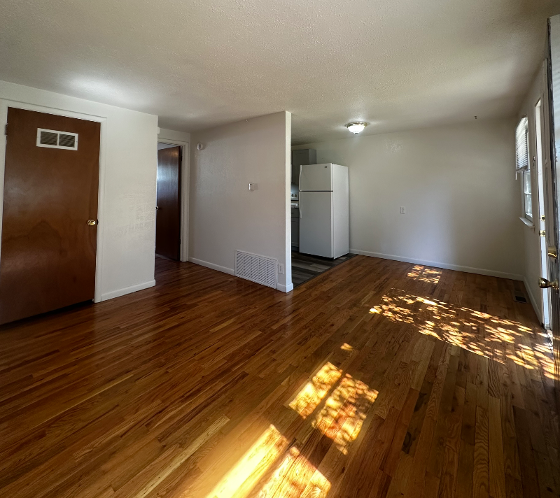 308 S Mckinley St - Photo 3 of 11