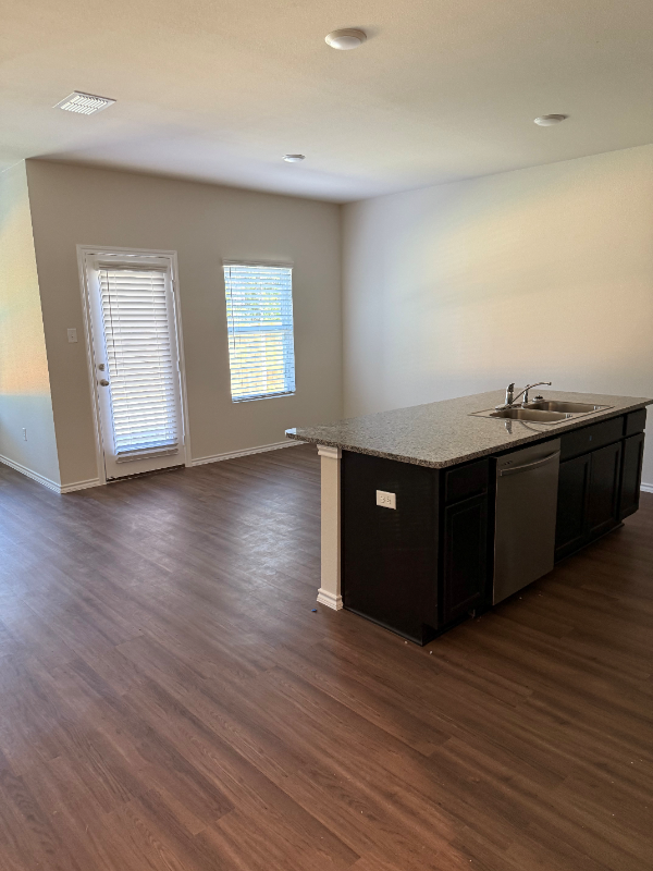 3109 Mesa Dr - Photo 3 of 15