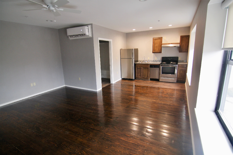 1306 E 11th St #13 - Photo 2 of 6