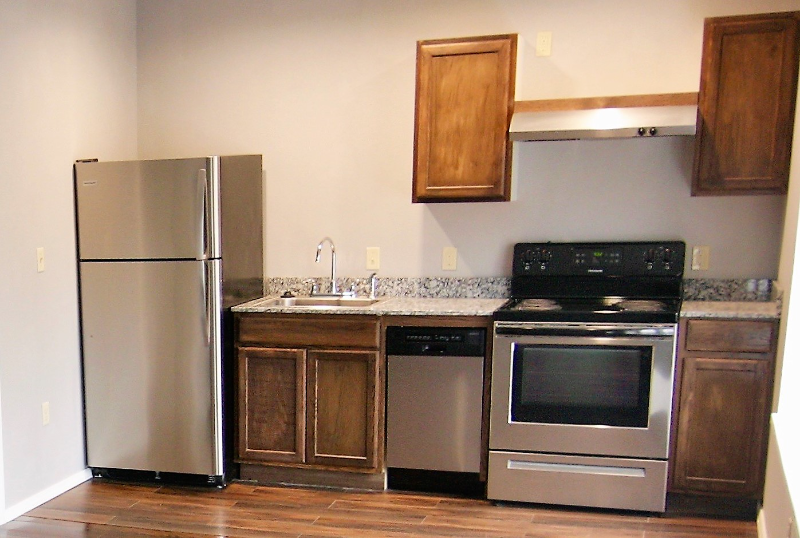 1306 E 11th St #13 - Photo 4 of 6