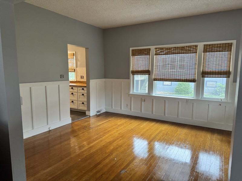 305 Nw 6th St - Photo 3 of 11