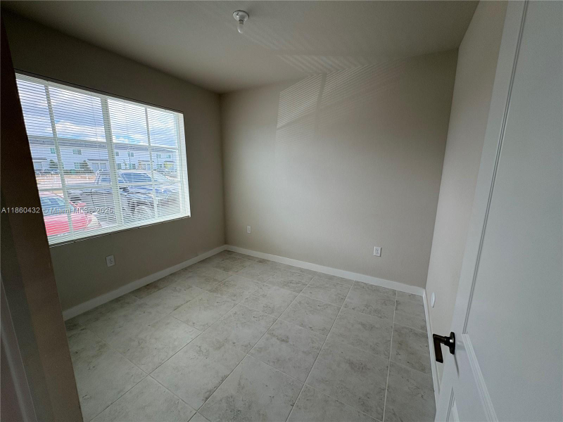 1014 Nw 6th Ter - Photo 3 of 11