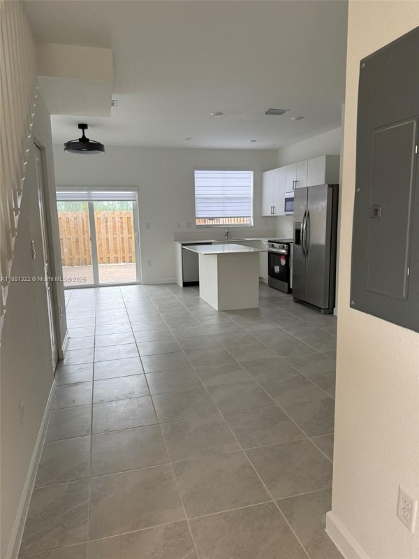 2582 Se 29th St - Photo 2 of 9