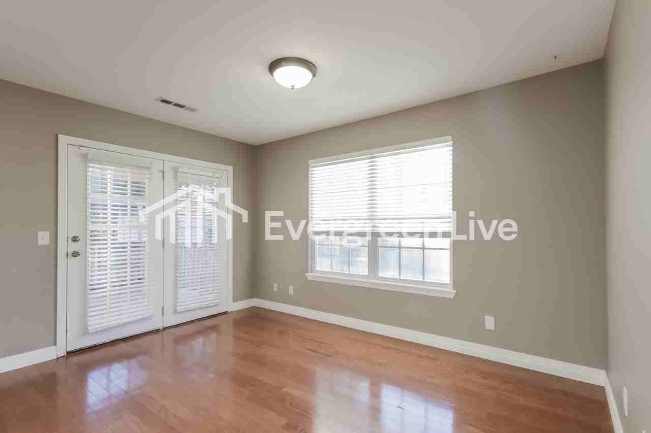 6128 W Pleasant Dr - Photo 4 of 15