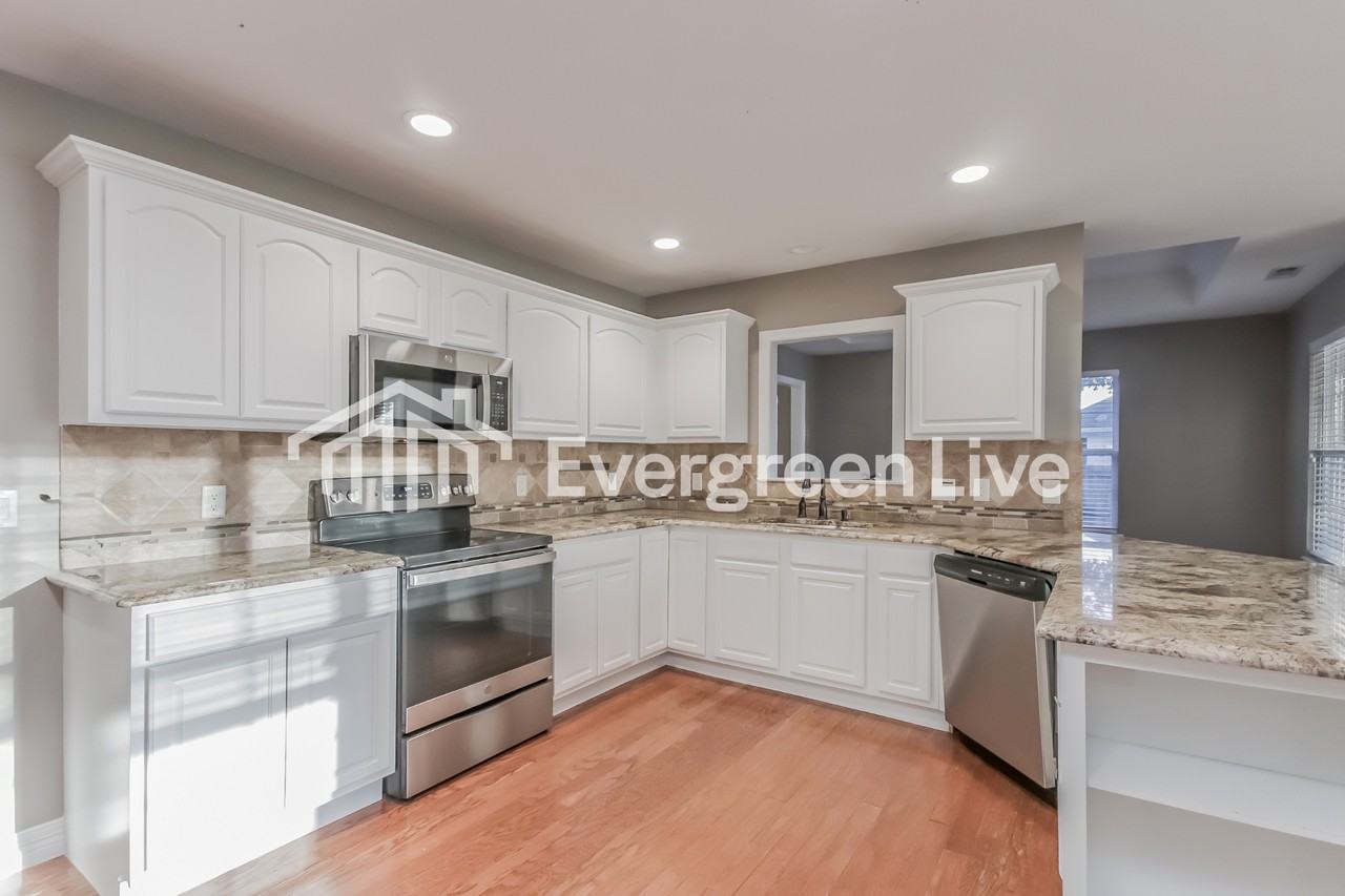 6128 W Pleasant Dr - Photo 6 of 15