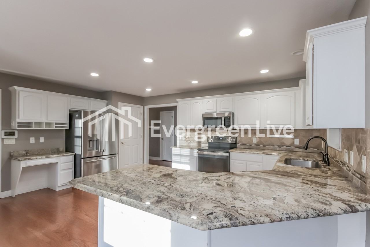 6128 W Pleasant Dr - Photo 7 of 15