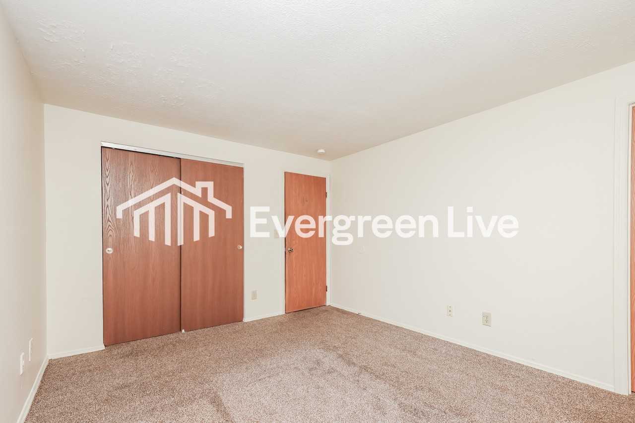 6240 Greenfield Way - Photo 5 of 15