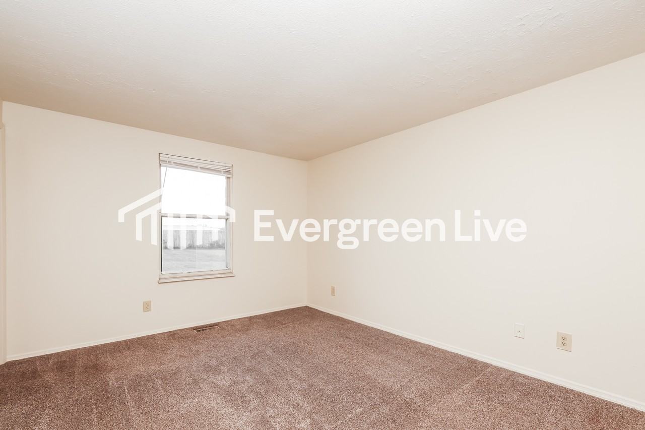 6240 Greenfield Way - Photo 4 of 15