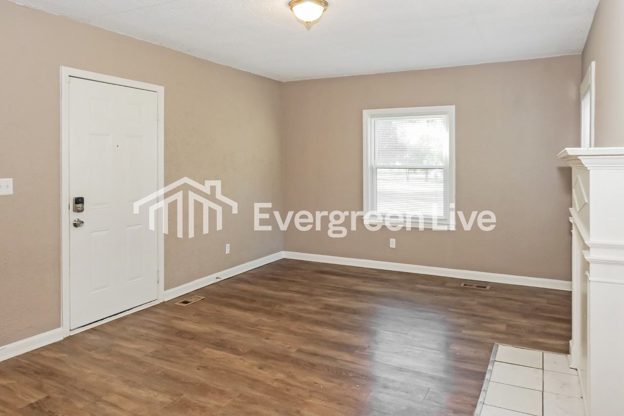 1501 Tower St Se - Photo 5 of 16