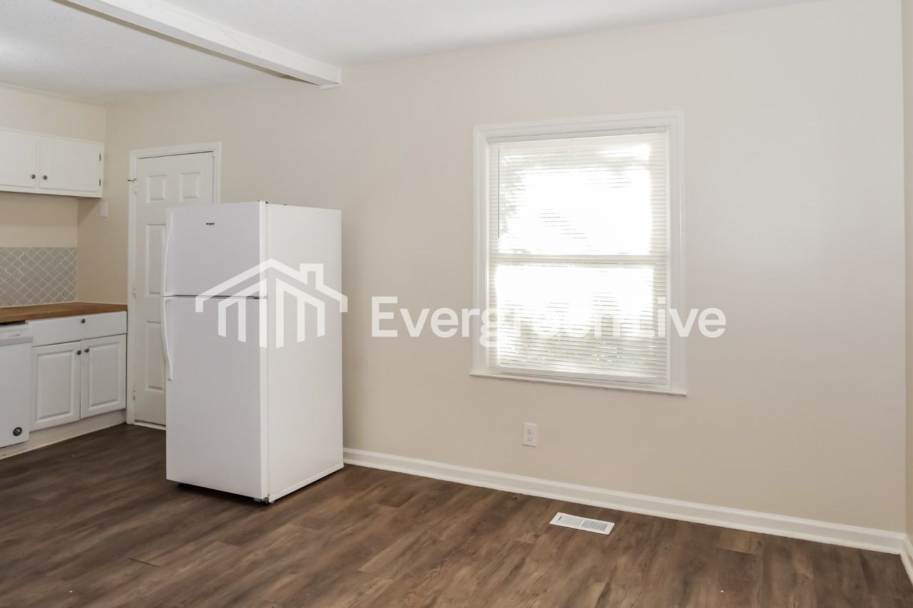 1501 Tower St Se - Photo 6 of 16