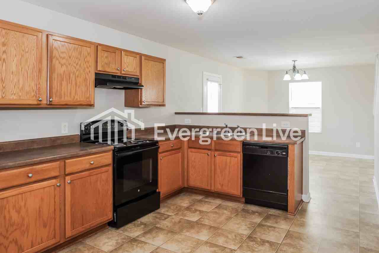 157 Cloverbrook Drive - Photo 7 of 16