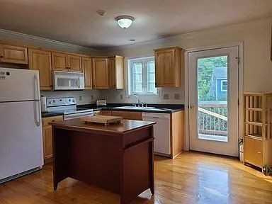 8 Melissa Way ##A - Photo 6 of 11