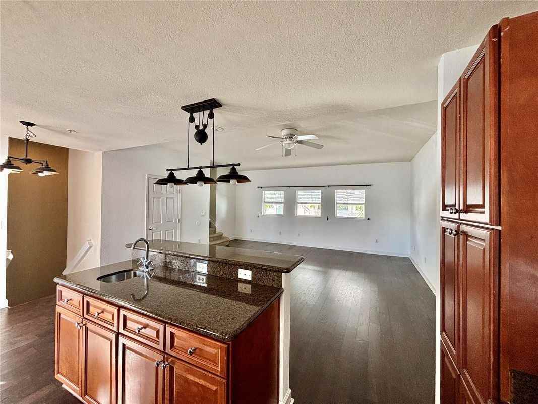 451 Ne 1st St - Photo 2 of 22