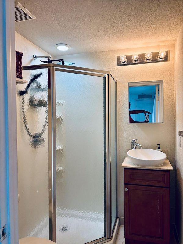 451 Ne 1st St - Photo 7 of 22