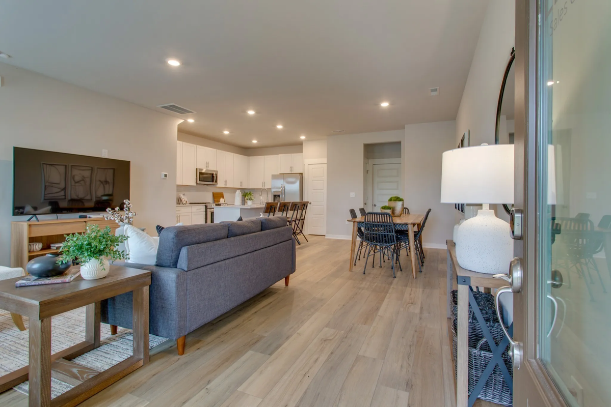 2710 Fordham St - Photo 3 of 15