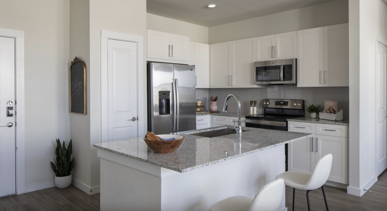 5330 Overpass Road - Photo 3 of 12