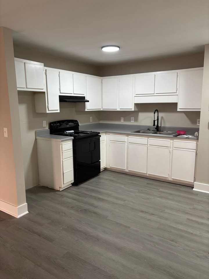 Parr Place Apartments - Photo 5 of 7