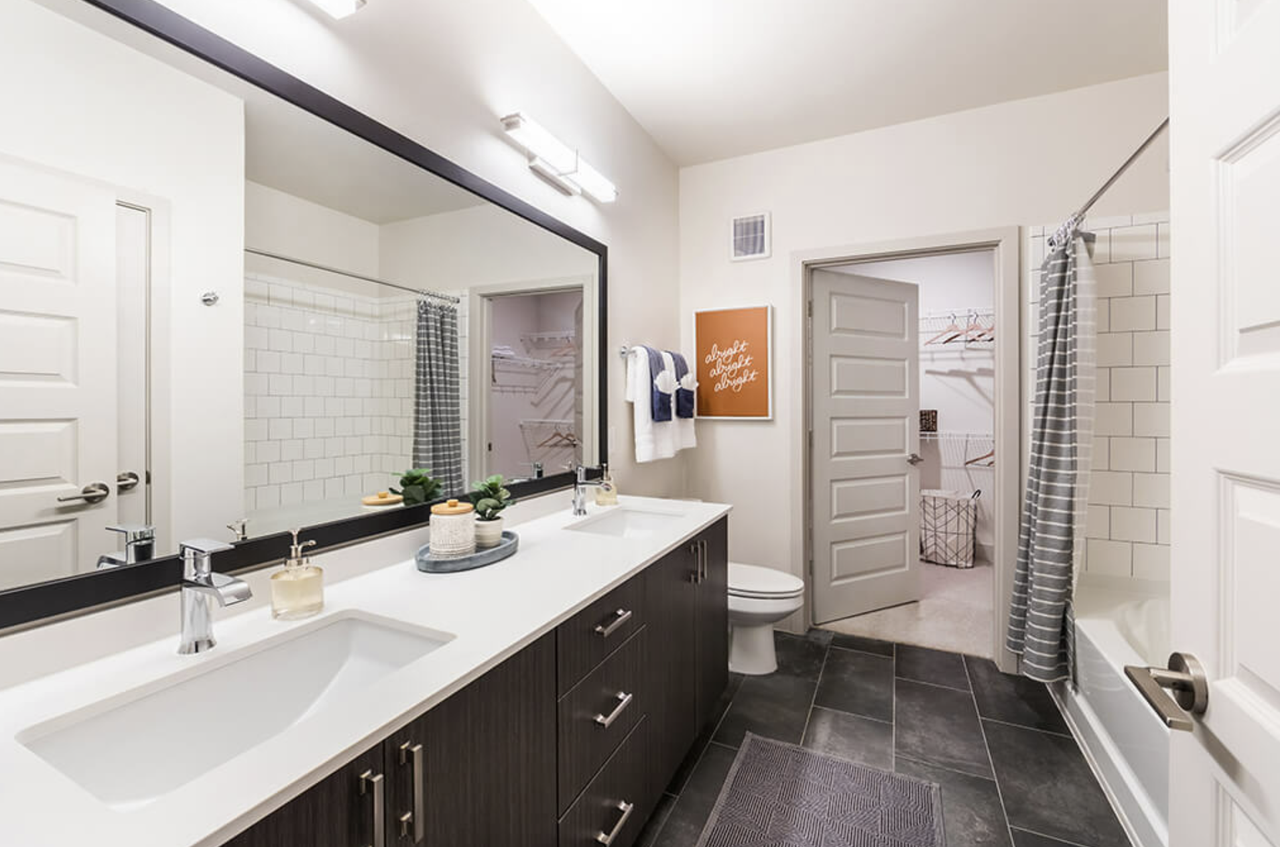 1904 South Lamar Boulevard - Photo 4 of 15