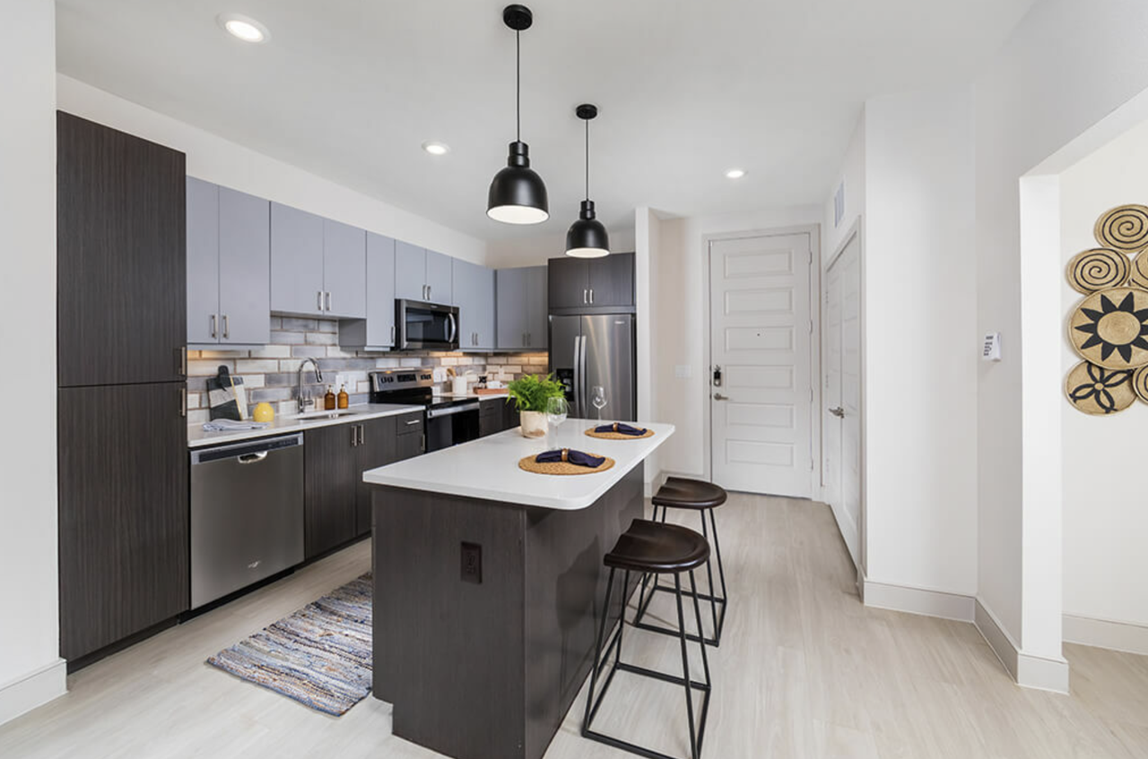 1904 South Lamar Boulevard - Photo 2 of 15