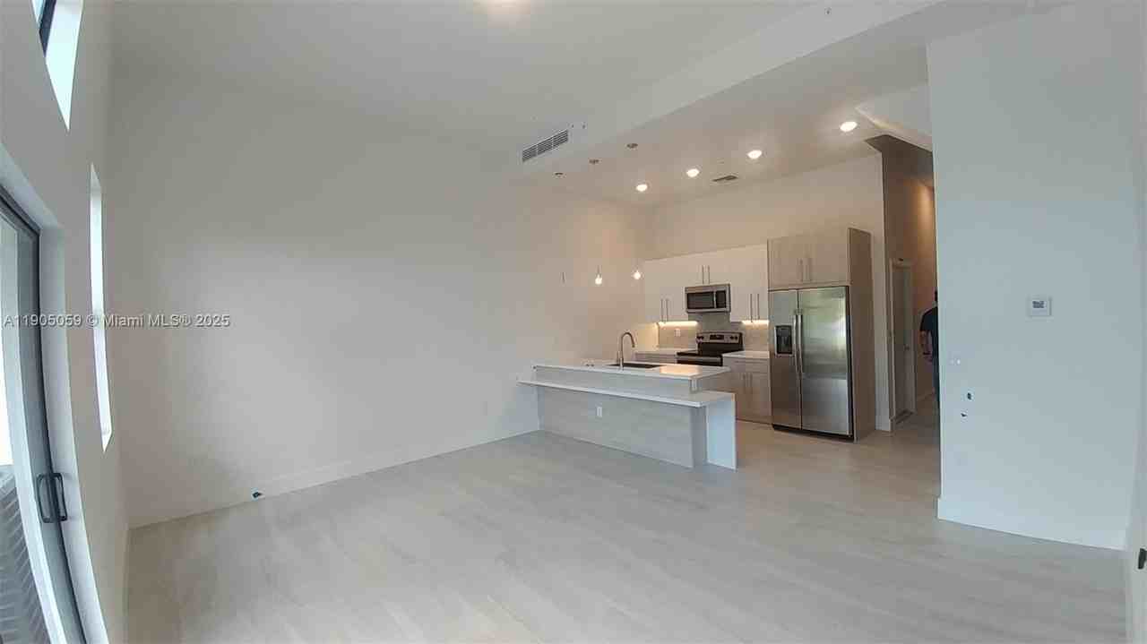 813 Northwest 45th Terrace #813 - Photo 3 of 25