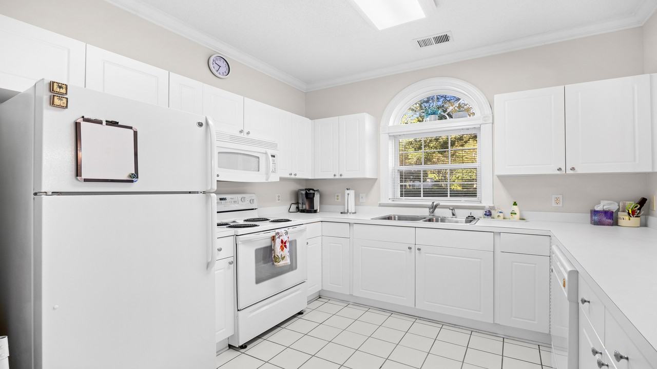 5825 Catalina Dr #111 - Photo 4 of 26