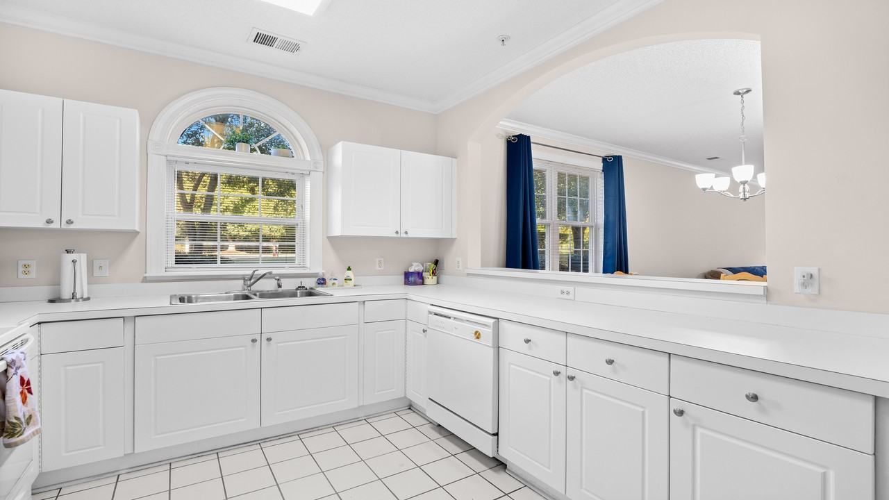 5825 Catalina Dr #111 - Photo 5 of 26