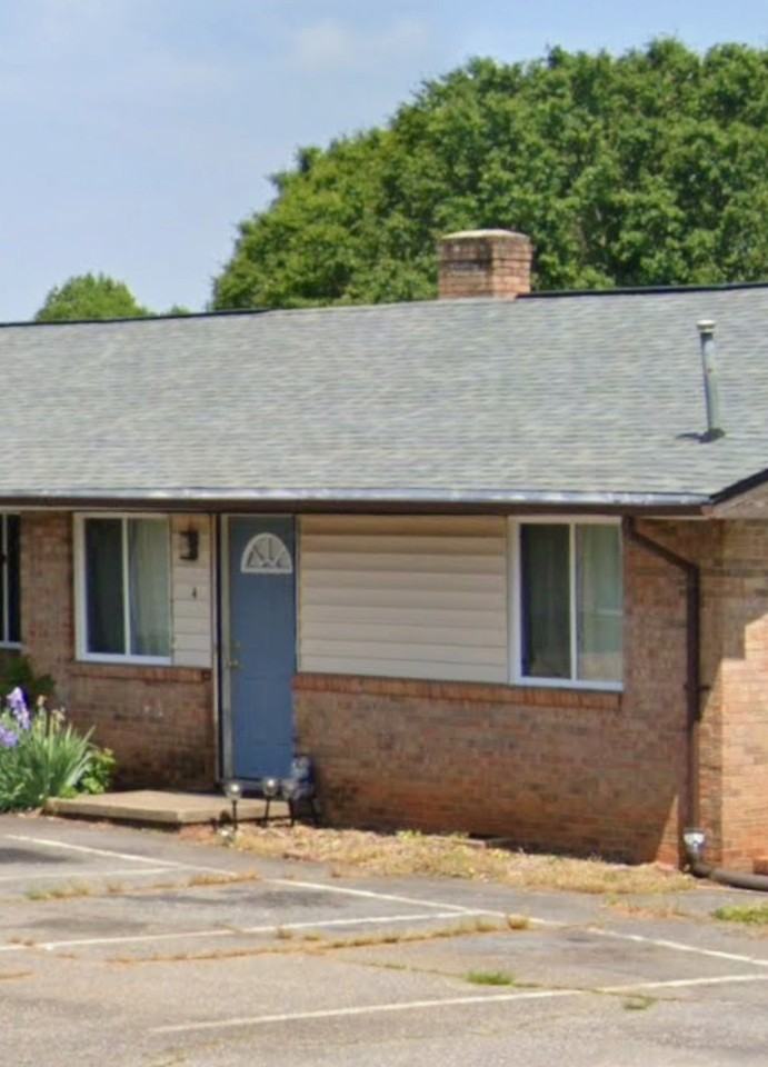 2115 27th Avenue Dr Ne #4