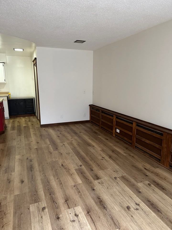 108 Cedar St W - Photo 2 of 9