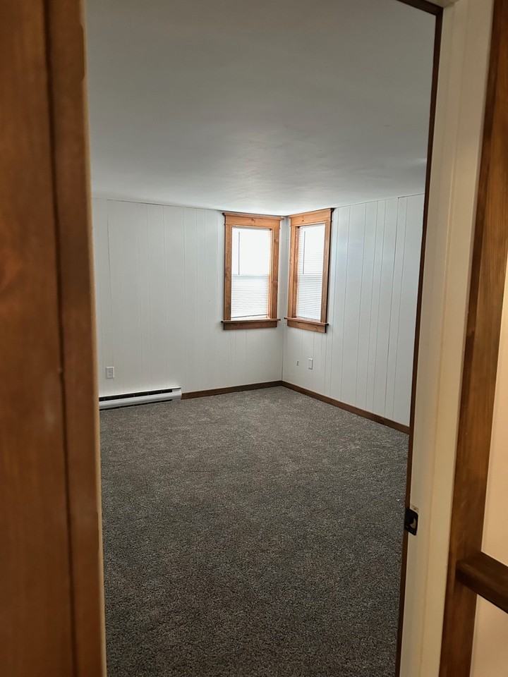 108 Cedar St W - Photo 7 of 9