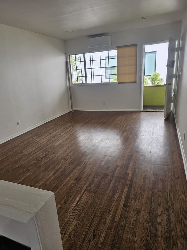 1536 South Orange Grove Avenue #3 - Photo 2 of 9