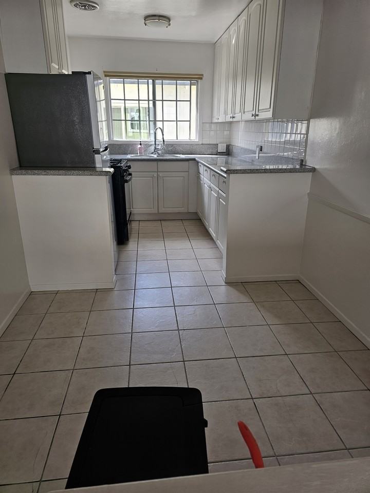 1536 South Orange Grove Avenue #3 - Photo 3 of 9