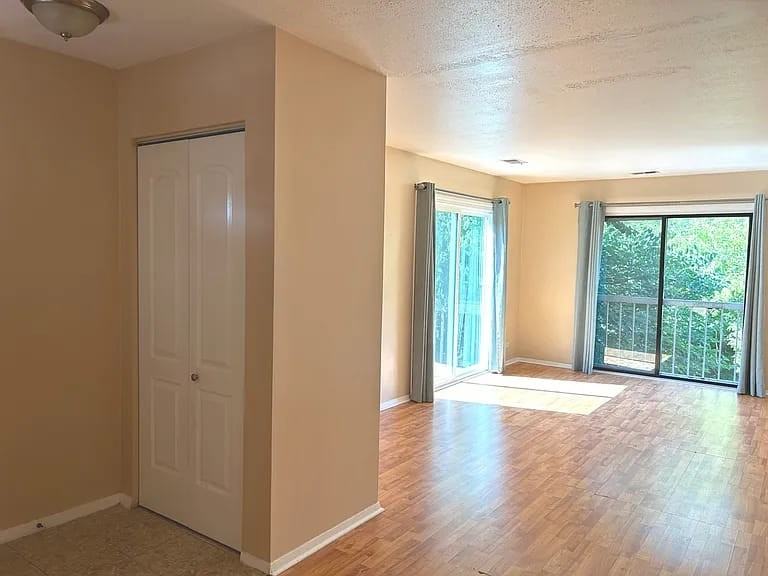 1964 Kenilworth Cir #F - Photo 3 of 24