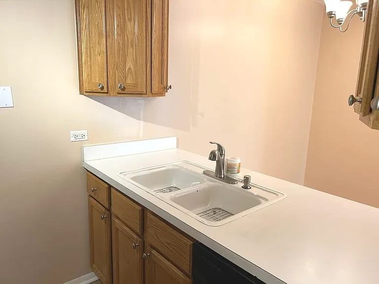 1964 Kenilworth Cir #F - Photo 4 of 24