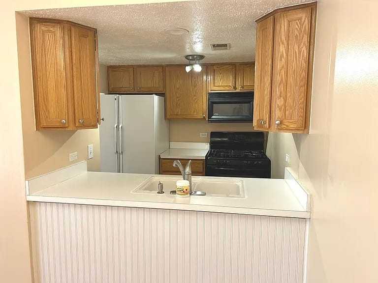 1964 Kenilworth Cir #F - Photo 7 of 24